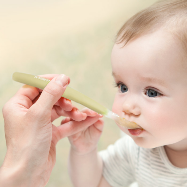 MOTHER-K  Silikoniniai šaukšteliai su dėklu (2 vnt.)